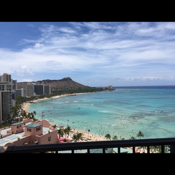 Meet your Posher, AlohaAllie. - Picture 1 of 6